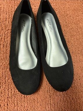 Hot Cakes Black Suede Round-Toe Ballet Flats